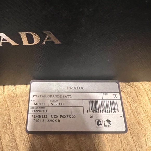 Prada full-size wallet - Picture 2 of 6